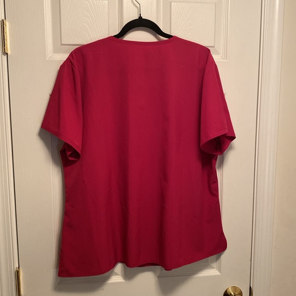 NWOT GT Performance Scrub Top…size 2X - Picture 2 of 4